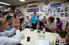 香港撑警茶餐厅爆红 民众慕名前来支持