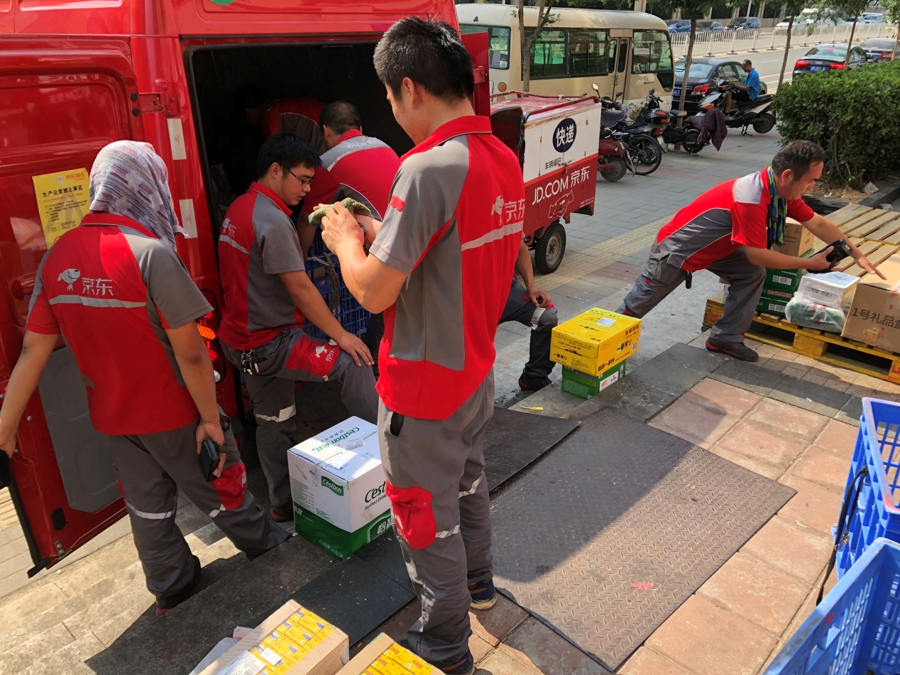 全国22个城市618第一单京东快递20分钟送完