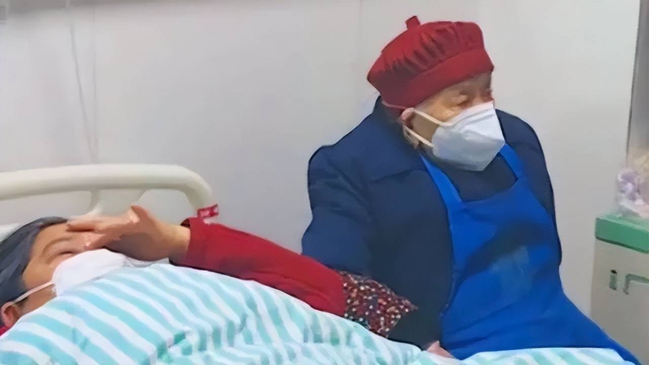 <b>6旬女儿感染新冠百岁母亲病房照顾</b>
