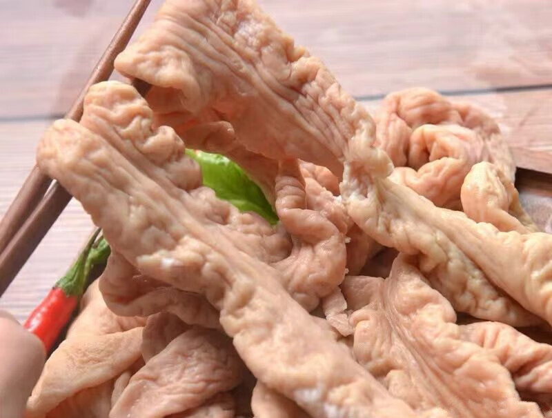 <b>女子就餐点肥肠吃出猪粪便</b>