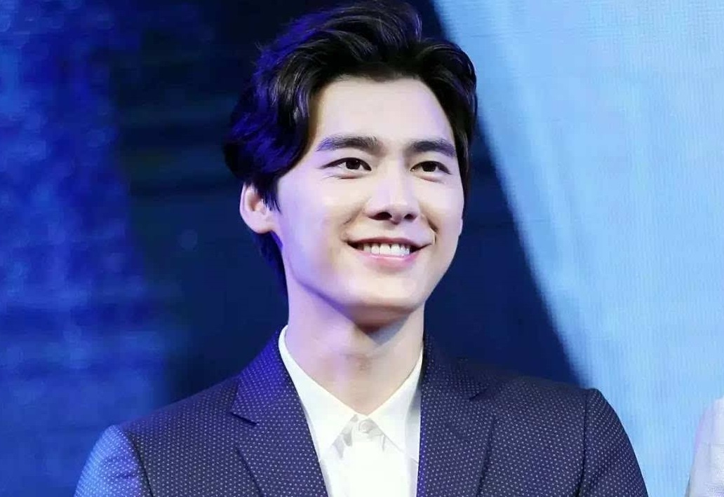 <b>李易峰被代言商申请冻结80万财产</b>