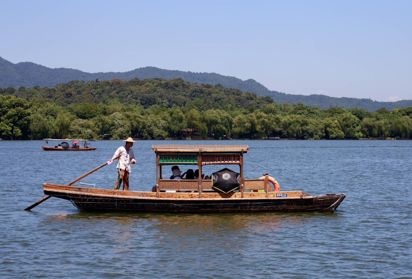 在杭州西湖遭遇划船刺客