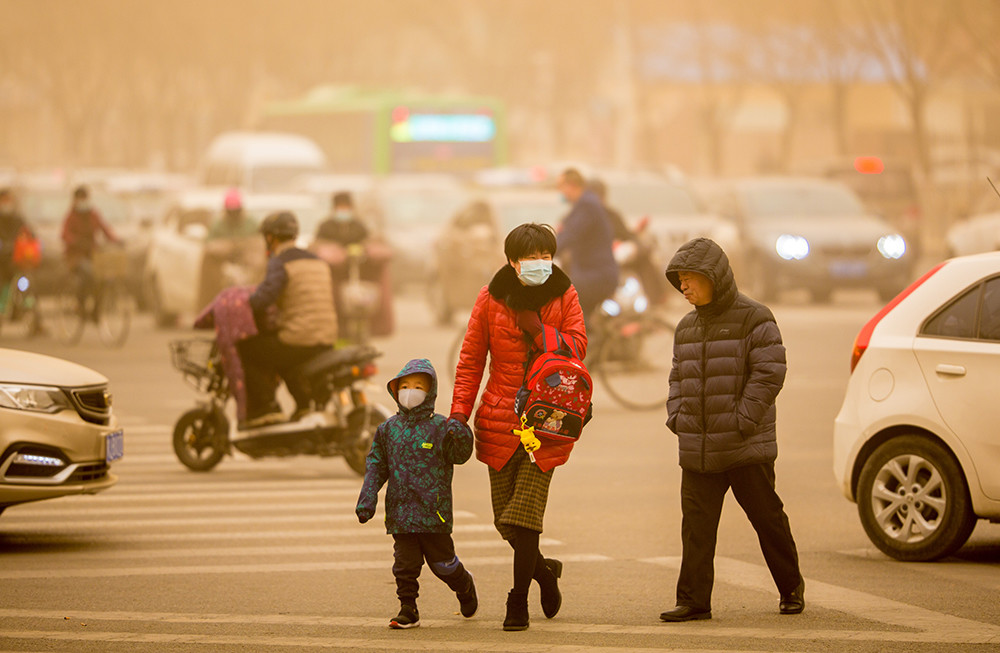 沙尘已跨过长江 江浙沪正在吸土