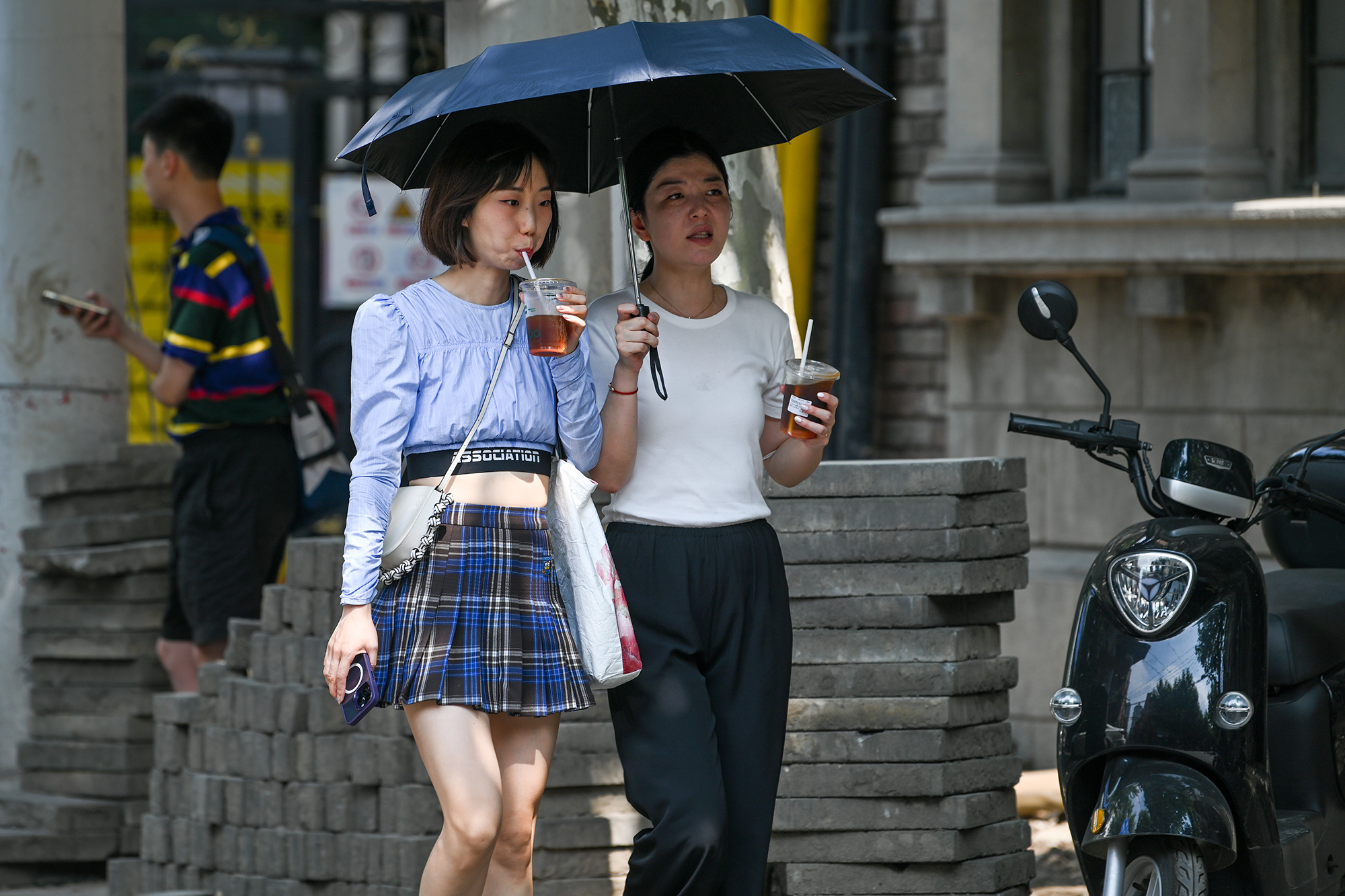 <b>上海打破百年来5月气温最高纪录</b>