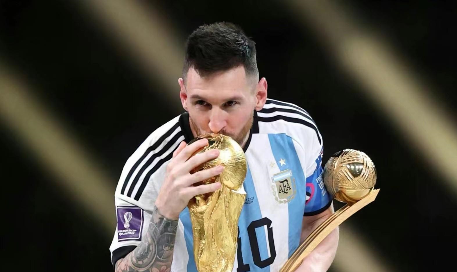 <b>梅西看演唱会被认出</b>