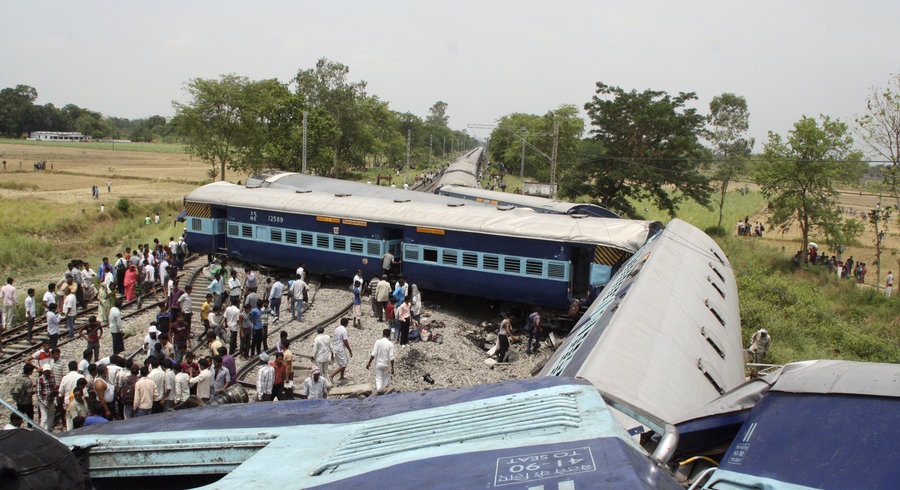 <b>印度列车相撞事故已致288死900伤</b>