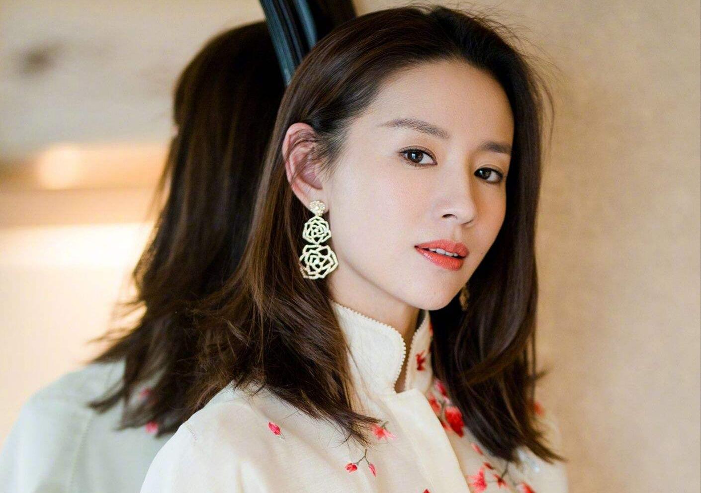 <b>董洁首谈离婚风波影响</b>