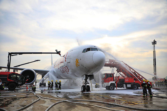 <b>一波音777在俄准备起飞时着火</b>