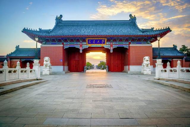 <b>上海交通大学录取通知书里有一滴水</b>