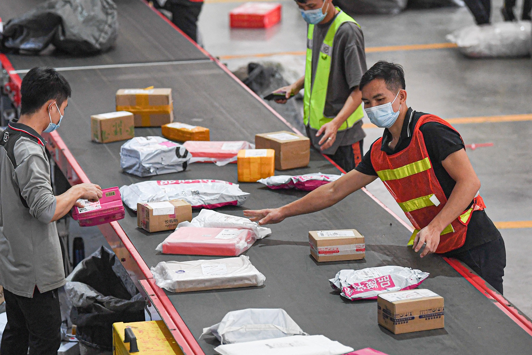 快递成绩单投射保定经济强劲活力