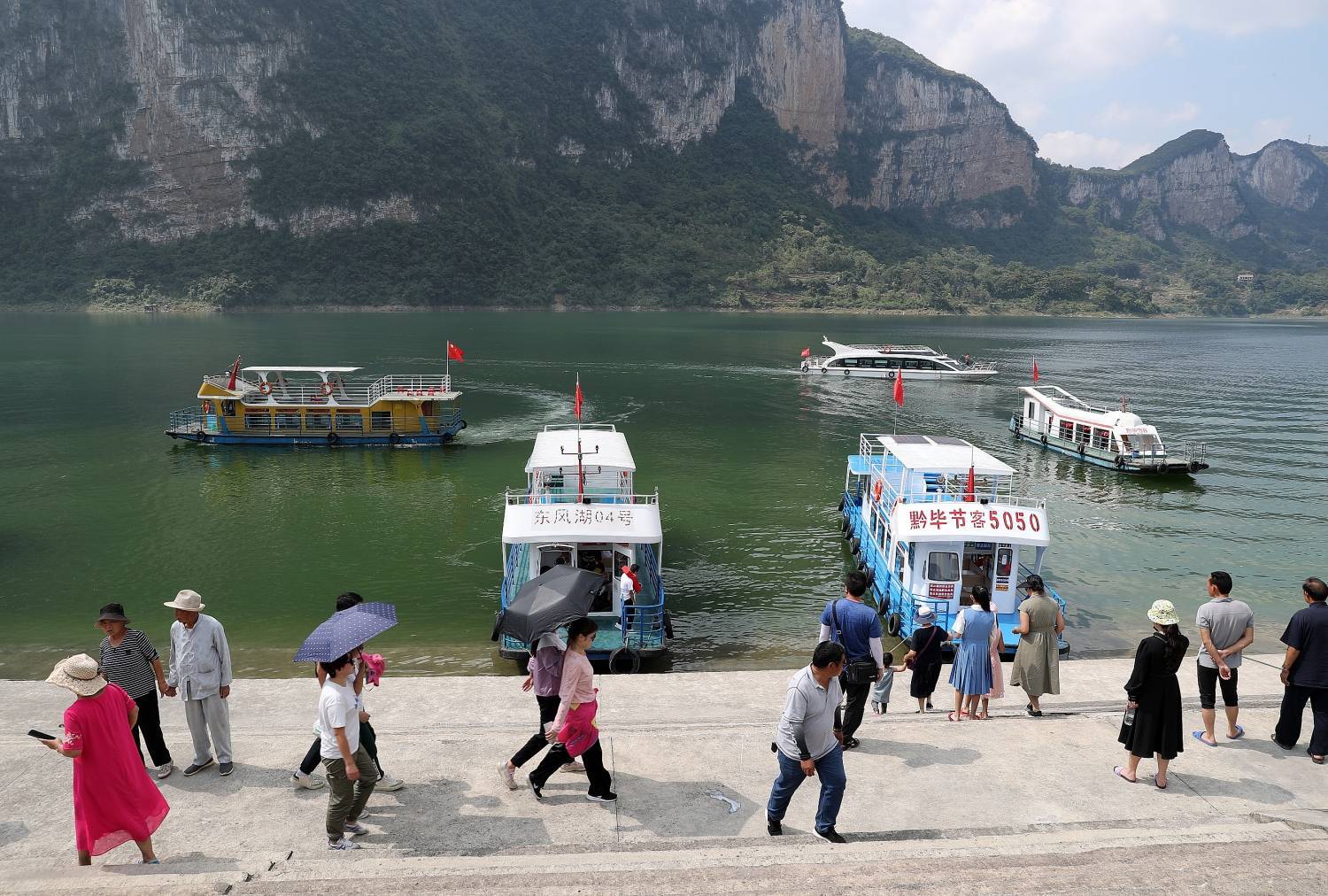 未满1岁婴儿景区坐船被要求买票