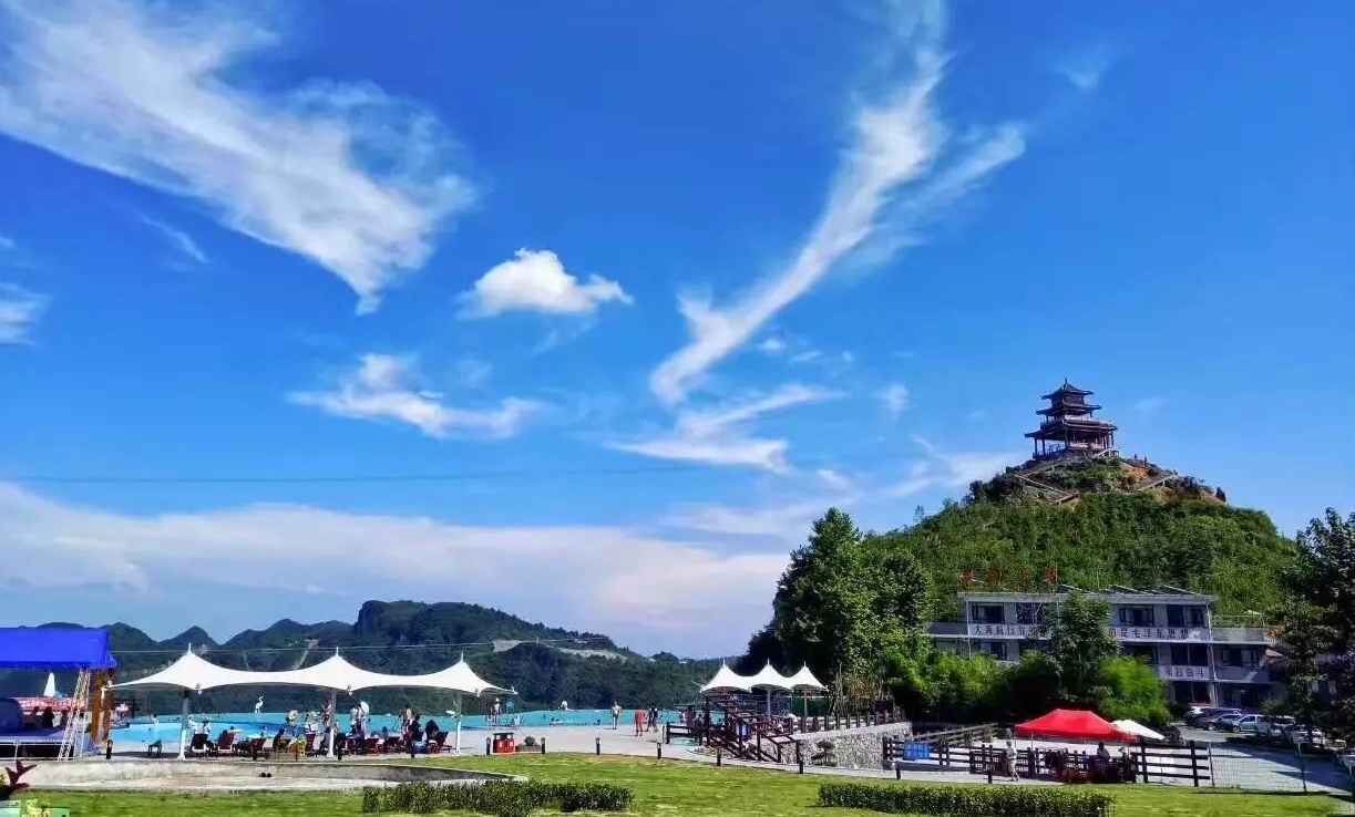 <b>避暑游走俏体验游重融入</b>