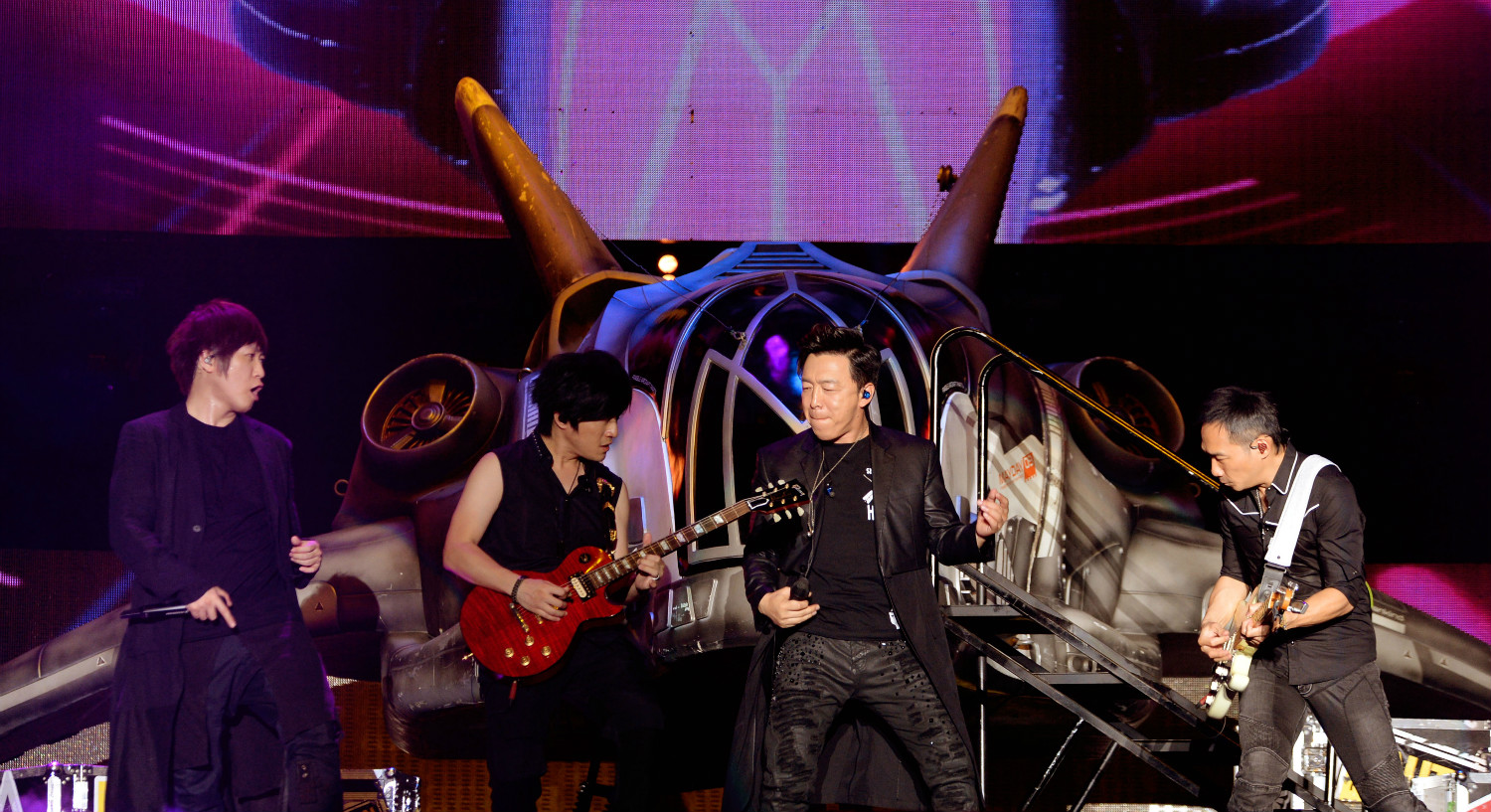 黄渤大鹏现身五月天演唱会