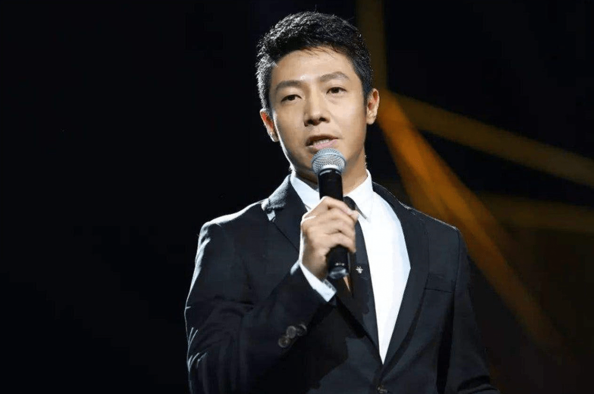 <b>撒贝宁果然是央视显眼包</b>