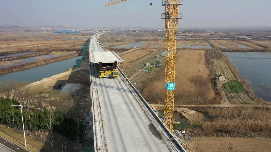 <b>莱荣高铁施工方去年盈利122亿</b>