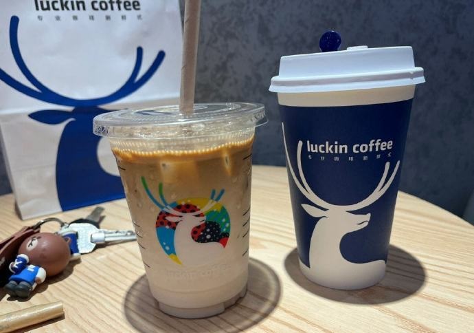 瑞幸回应咖啡三分之二冰块两口喝完