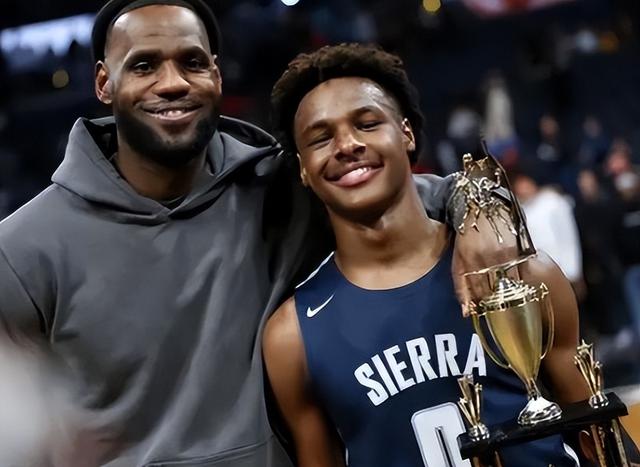 詹姆斯大儿子训练时心脏骤停