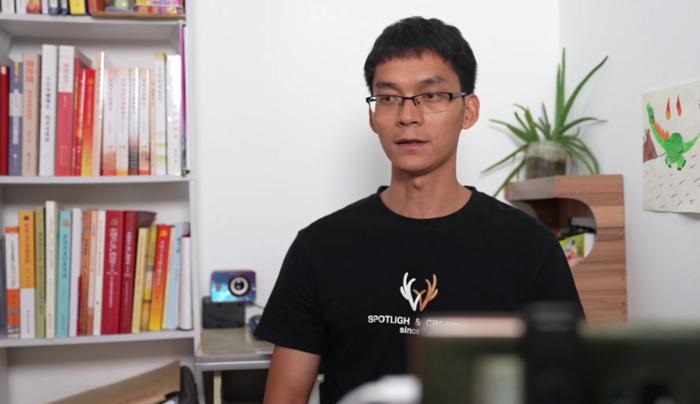 唐尚珺放弃补录在老家帮忙干农活