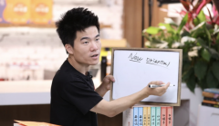 <b>东方甄选CEO称董宇辉年薪不止千万</b>