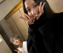 <b>鹿晗关晓彤聚餐会友</b>