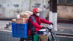 <b>做好快递员权益保障工作</b>