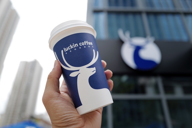 瑞幸咖啡中国年销售额首超星巴克