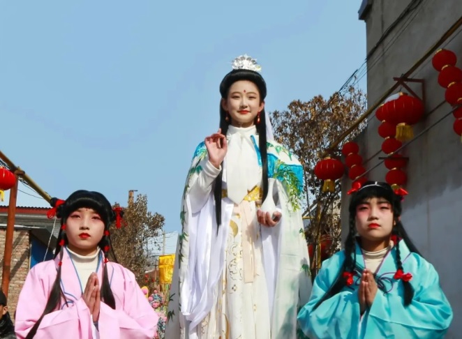 15岁女孩演小观音笑容超治愈