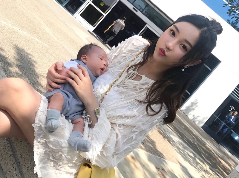 雪梨晒出宝宝照片 王思聪前女友雪梨晒出宝宝照片