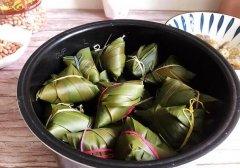 <b>自己包的粽子要煮多久 自己包的粽子要煮几个小时</b>