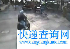 路遇八旬老人倒地，快递小哥的举动惊呆了所有