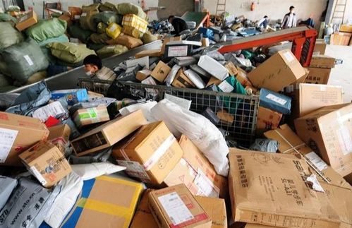 快递公司自建便民包裹站方便市民收取快递