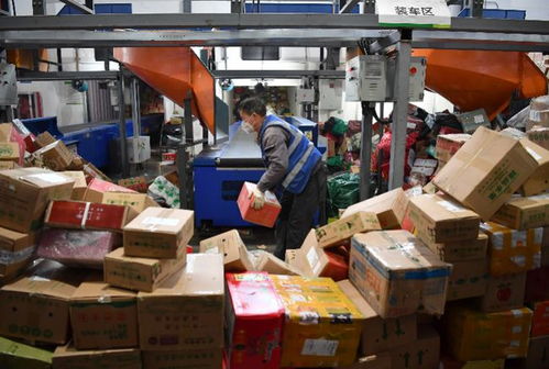 男子工厂吹玻璃30年面部变形 青蛙王子健康恶化代价沉重