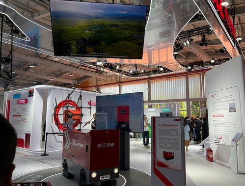 快递小哥送出2025年第1单 希望收获更多理解