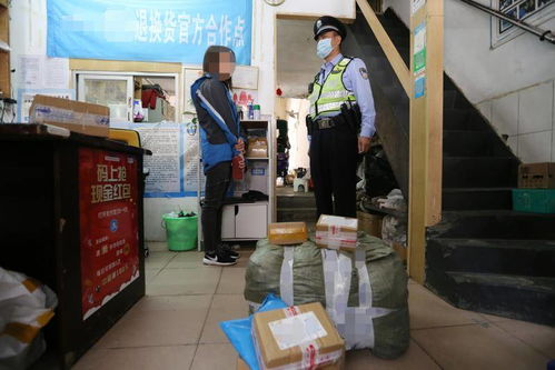 火锅店回应服务员给顾客下跪