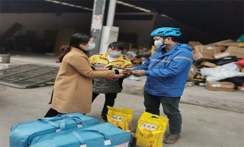 新兵 军装快递即将抵达 请注意查收