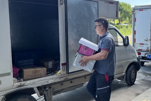 王卫在公开场合面对媒体 自爆顺丰与腾讯差距