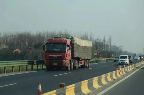 天津一栋大厦突发火灾