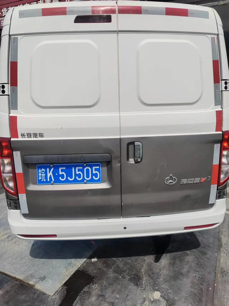 双十一迎来退货潮 快递员建议错峰退货