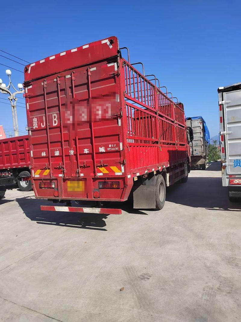 我国去年完成快递四百亿件