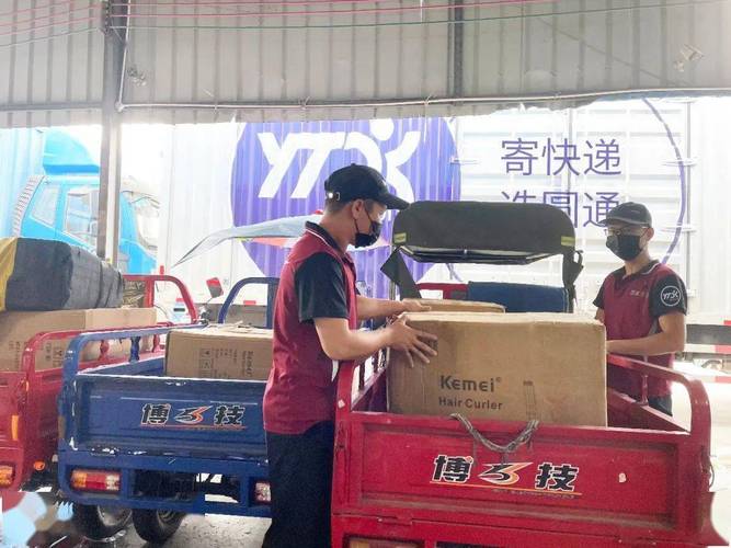 银川快递对包裹进行360度无死角消毒