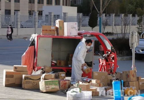 麦当劳回应员工用拖把擦座椅