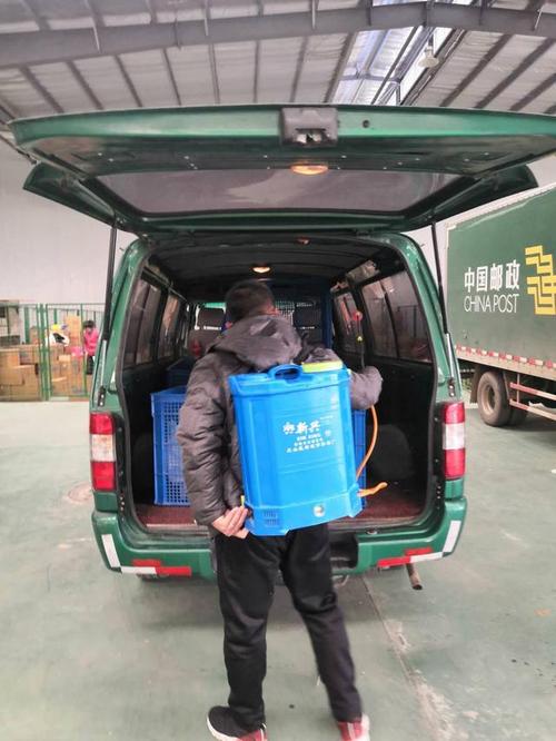 快递员放丰巢快递柜收费