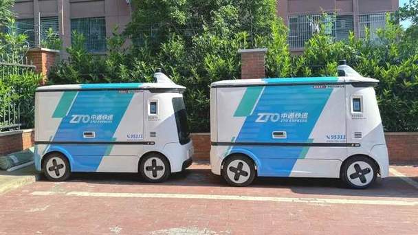 特斯拉发布人形机器人擎天柱跑步视频