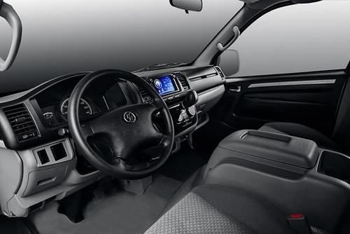 <b>快递员的敞篷货车太不安全</b>