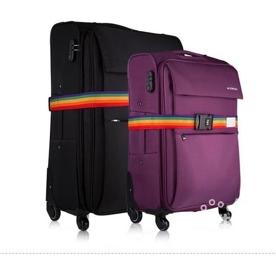 四川马踏飞燕雕塑被大风吹倒