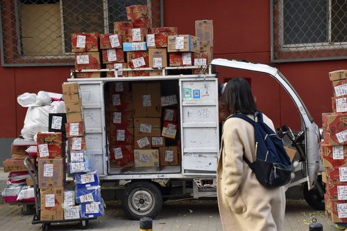 战疫守沪敢为先 德邦快递运输车队在行动 战疫守沪敢为先 德邦快递运输车队在行动