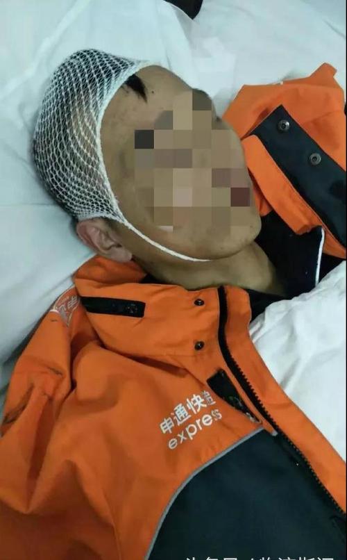 湖南一快递车起火千余件快递被烧毁