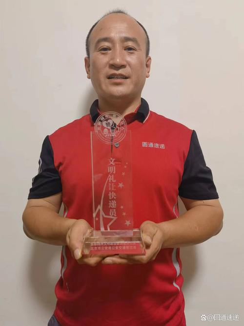 大学生行李箱寄快递