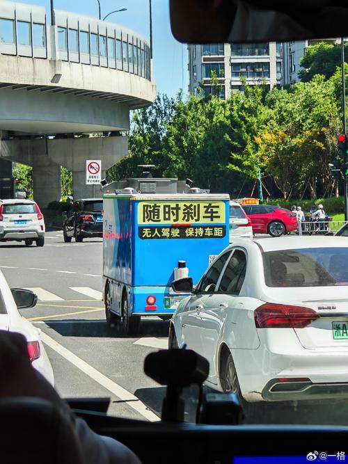 物流智能化趋势来袭 物流机器人前景广阔