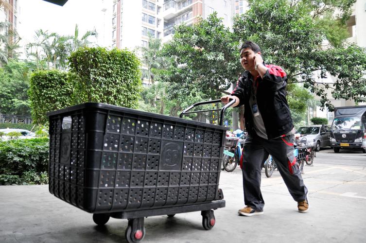 新机制实施以来调价 汽油每升约降0.3元 新机制实施以来调价 汽油每升约降0.3元